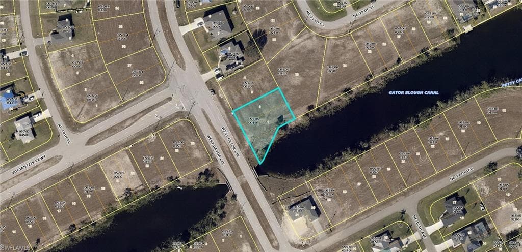 3741 W Gator CIR CAPE CORAL, FL 33909