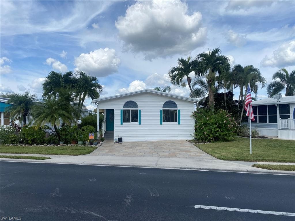 3026 Crystal Lake DR NAPLES, FL 34119