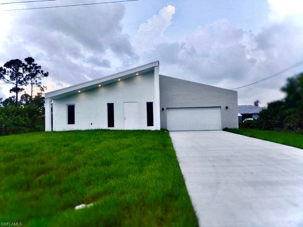 2704 51 ST SW LEHIGH ACRES, FL 33976
