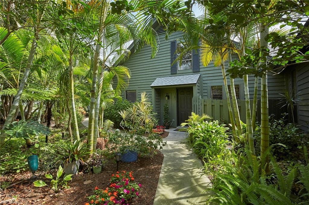 1281 Solana RD D-4 NAPLES, FL 34103