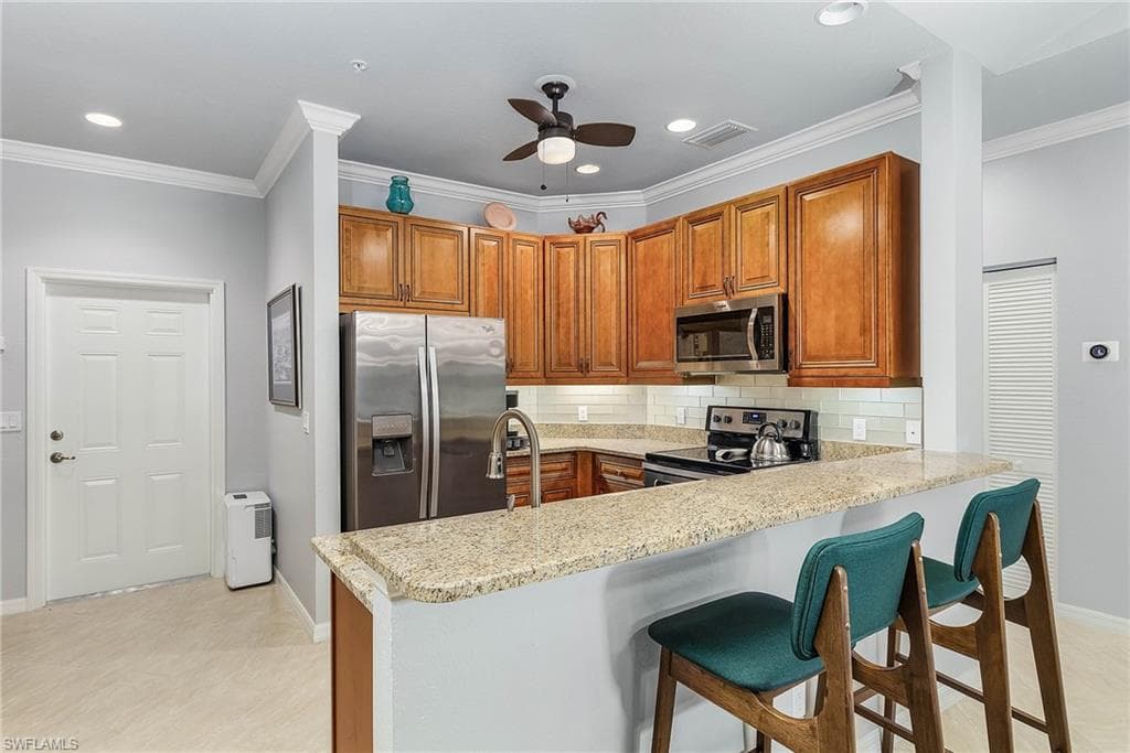 1095 Winding Pines CIR 205 CAPE CORAL, FL 33909