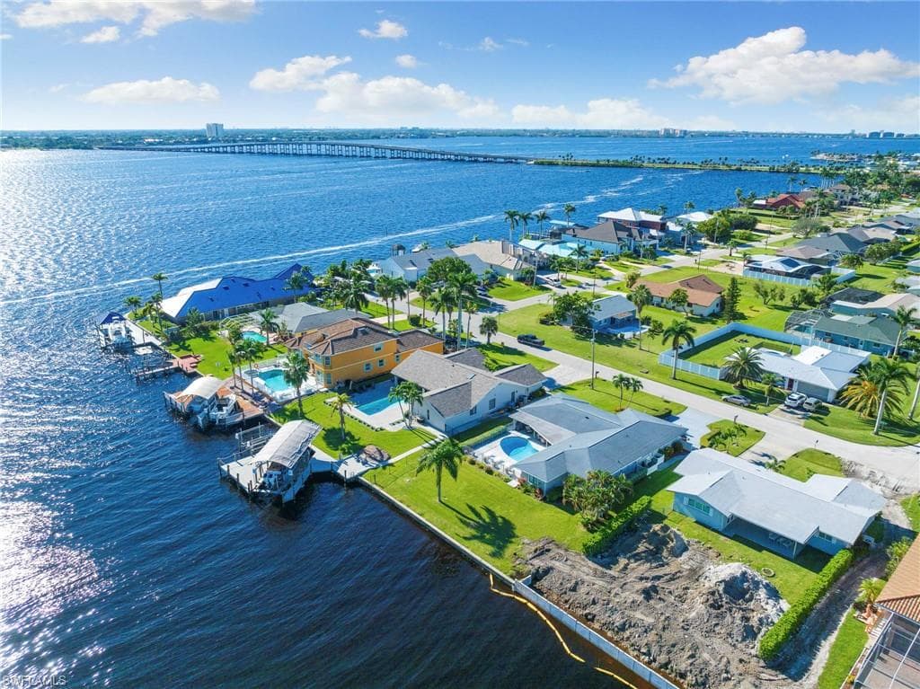 2013 SE 44th ST CAPE CORAL, FL 33904