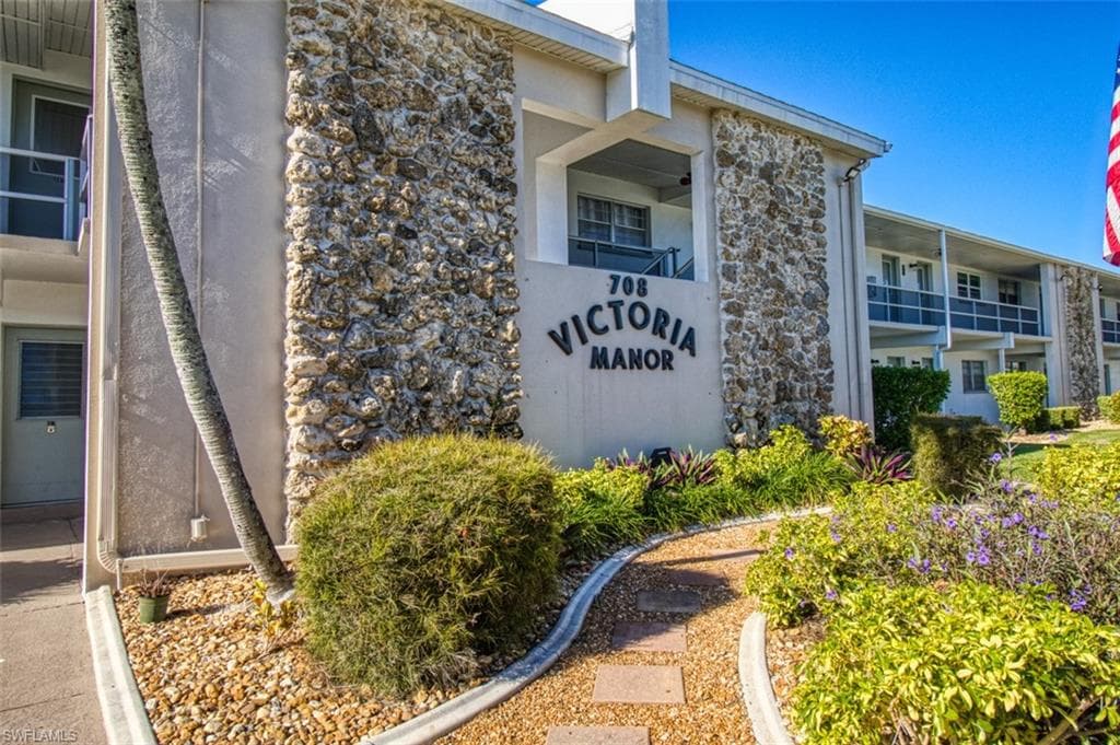 708 Victoria DR 207 CAPE CORAL, FL 33904