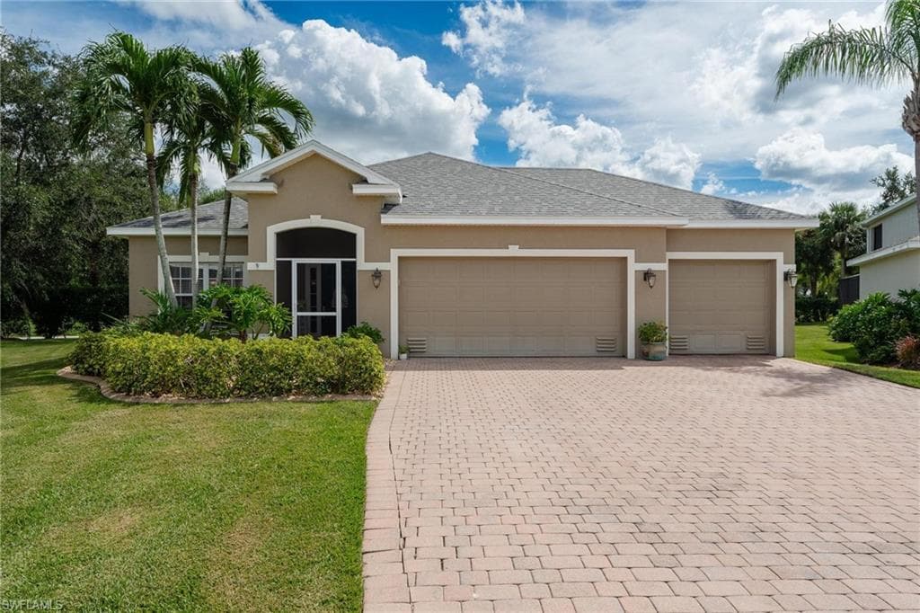 8923 Falcon Pointe LOOP FORT MYERS, FL 33912