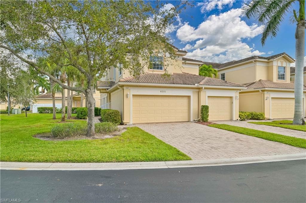 6051 Jonathans Bay CIR 102 FORT MYERS, FL 33908