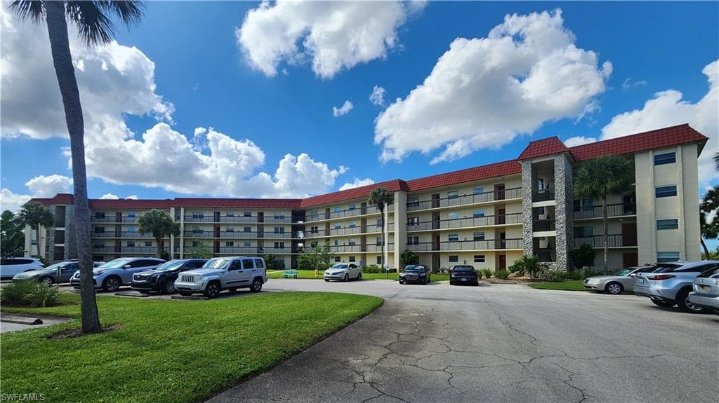 4372 27th CT SW 2-304 NAPLES, FL 34116