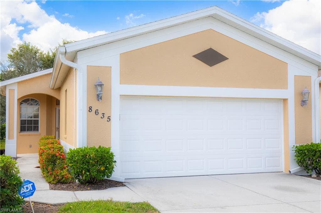 8635 Ibis Cove CIR NAPLES, FL 34119
