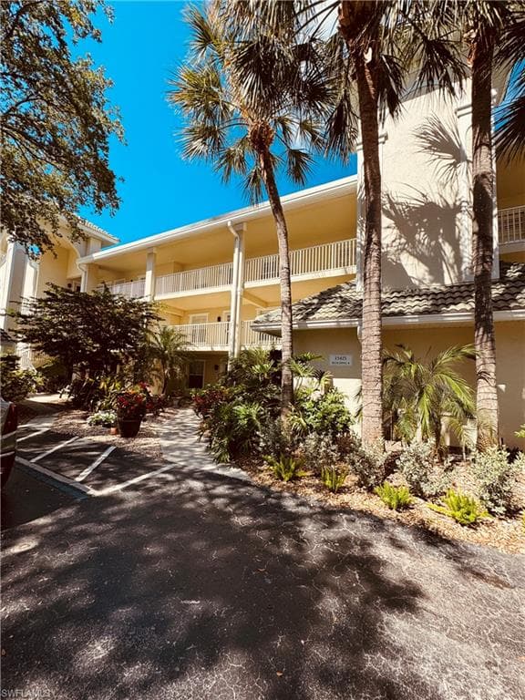 15425 Cedarwood LN 4-103 NAPLES, FL 34110