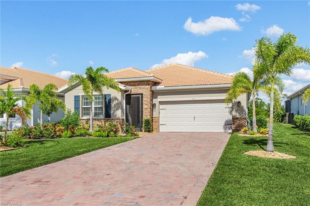 3641 Avenida Del Vera NORTH FORT MYERS, FL 33917