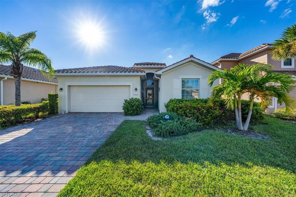 2462 Heydon CIR E NAPLES, FL 34120