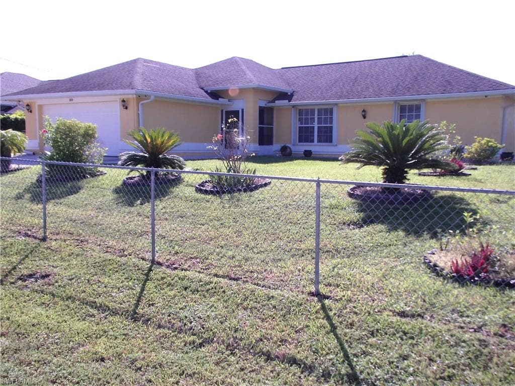 3219 19th ST SW LEHIGH ACRES, FL 33976