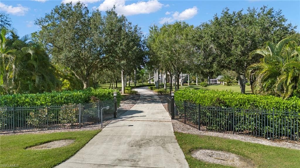 18831/41 Serenoa CT ALVA, FL 33920
