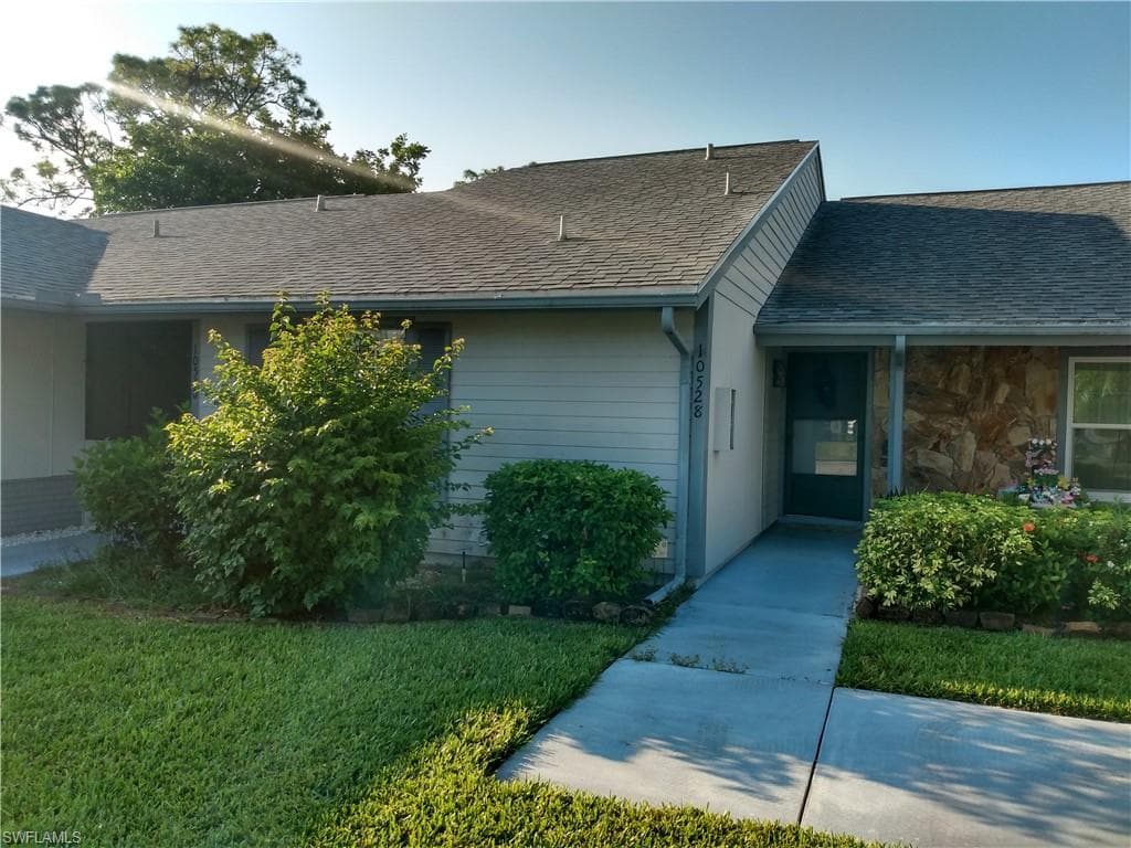 10528 Newbury CT LEHIGH ACRES, FL 33936