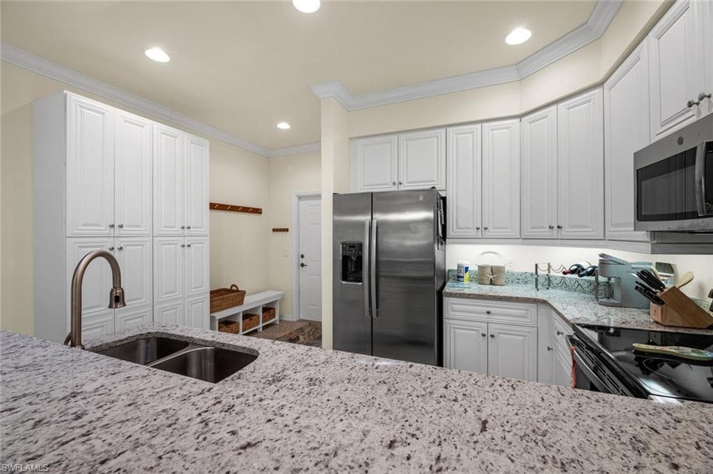 1051 Winding Pines CIR 103 CAPE CORAL, FL 33909
