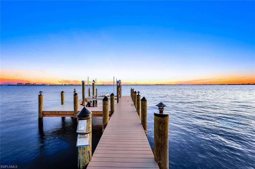 558 Coral DR CAPE CORAL, FL 33904