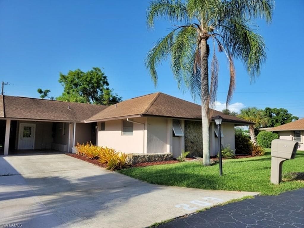 203 Oaklawn CT LEHIGH ACRES, FL 33936