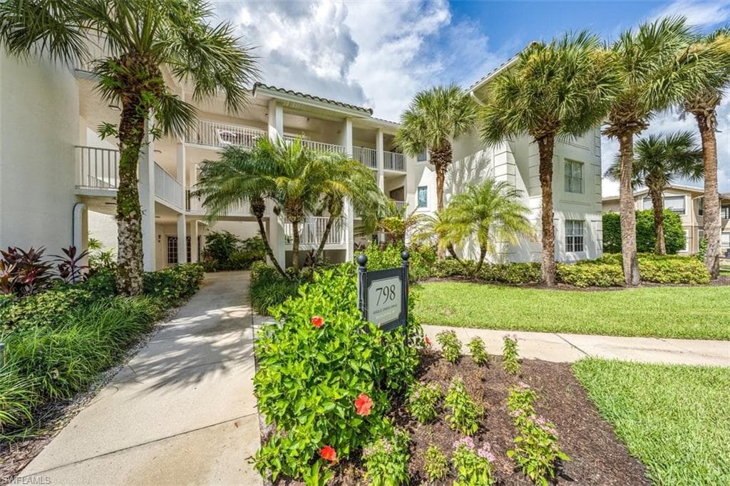 798 Eagle Creek DR 104 NAPLES, FL 34113