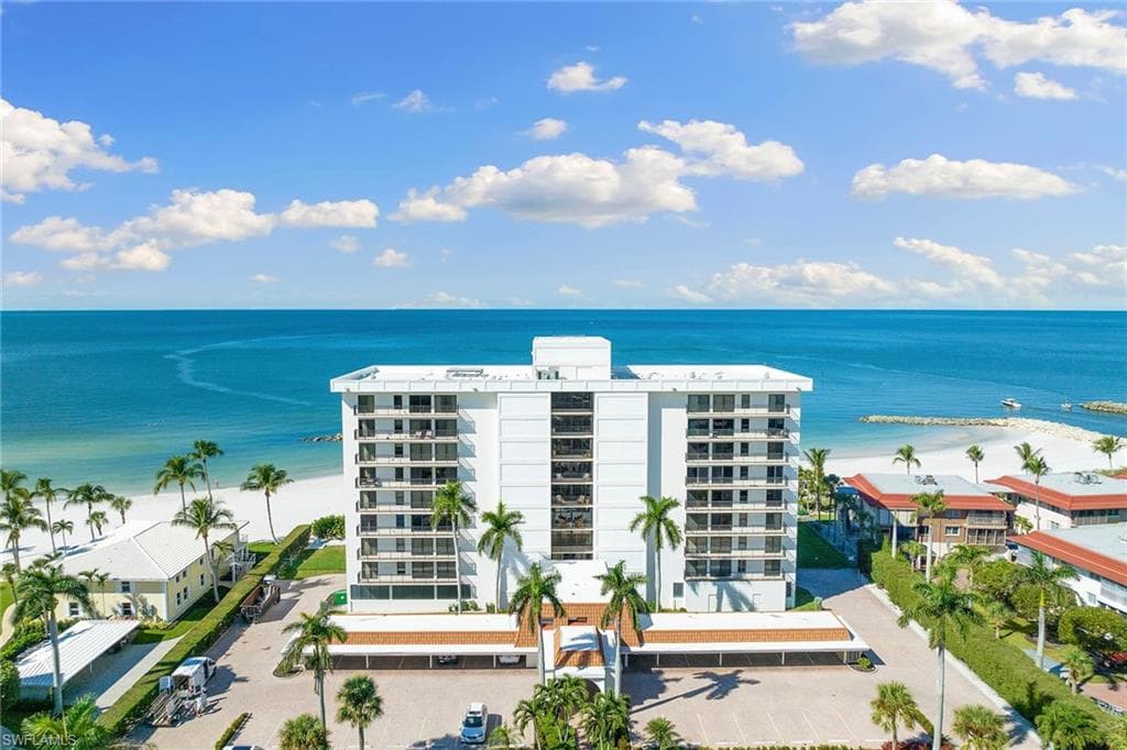 2171 Gulf Shore BLVD N 501 NAPLES, FL 34102