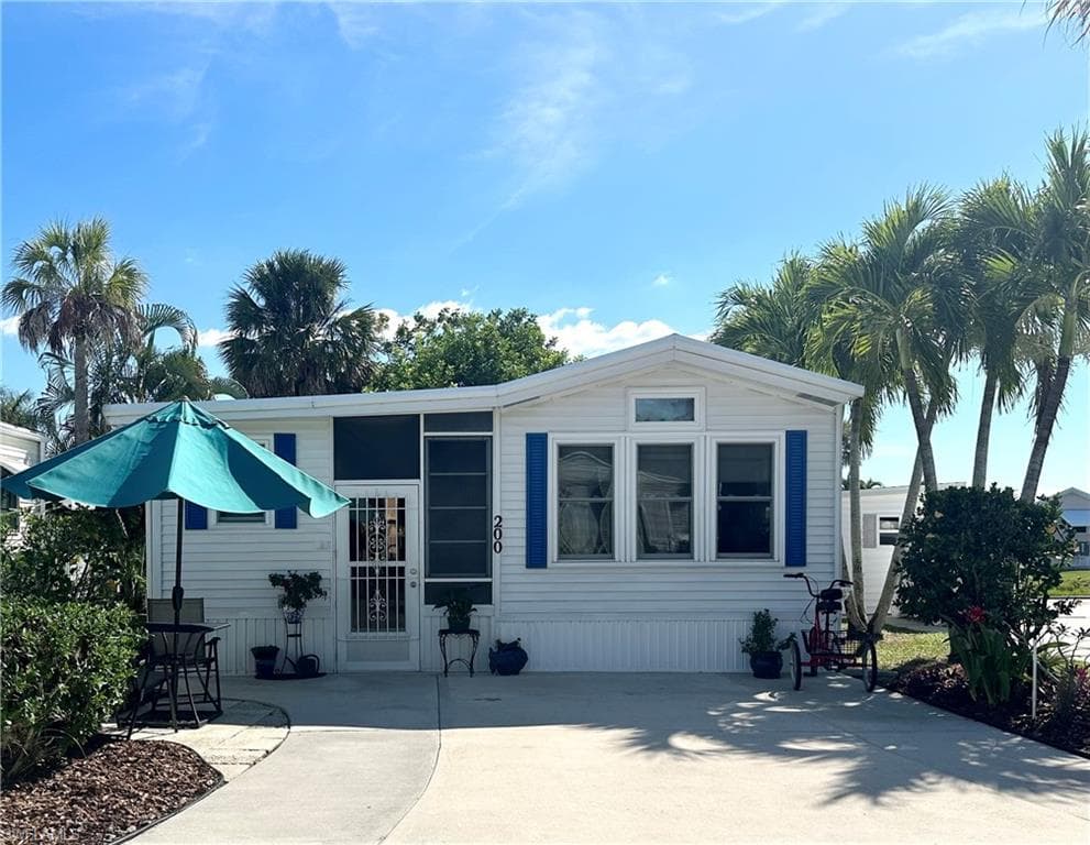 200 Cheetah DR 200 NAPLES, FL 34114