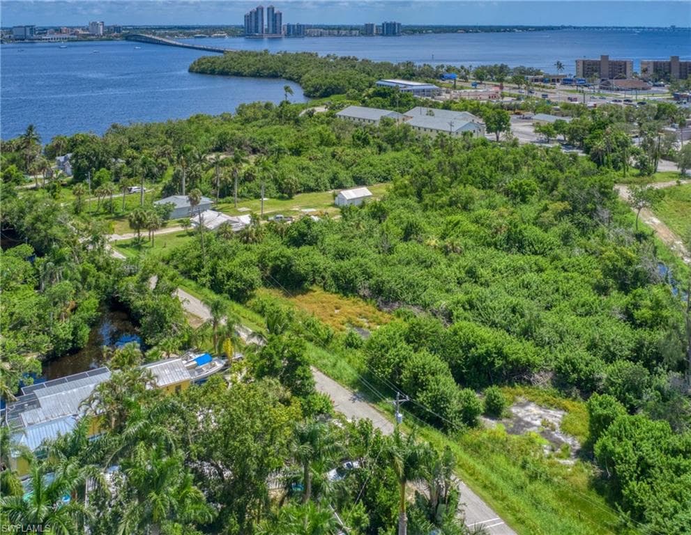 River RD NORTH FORT MYERS, FL 33914