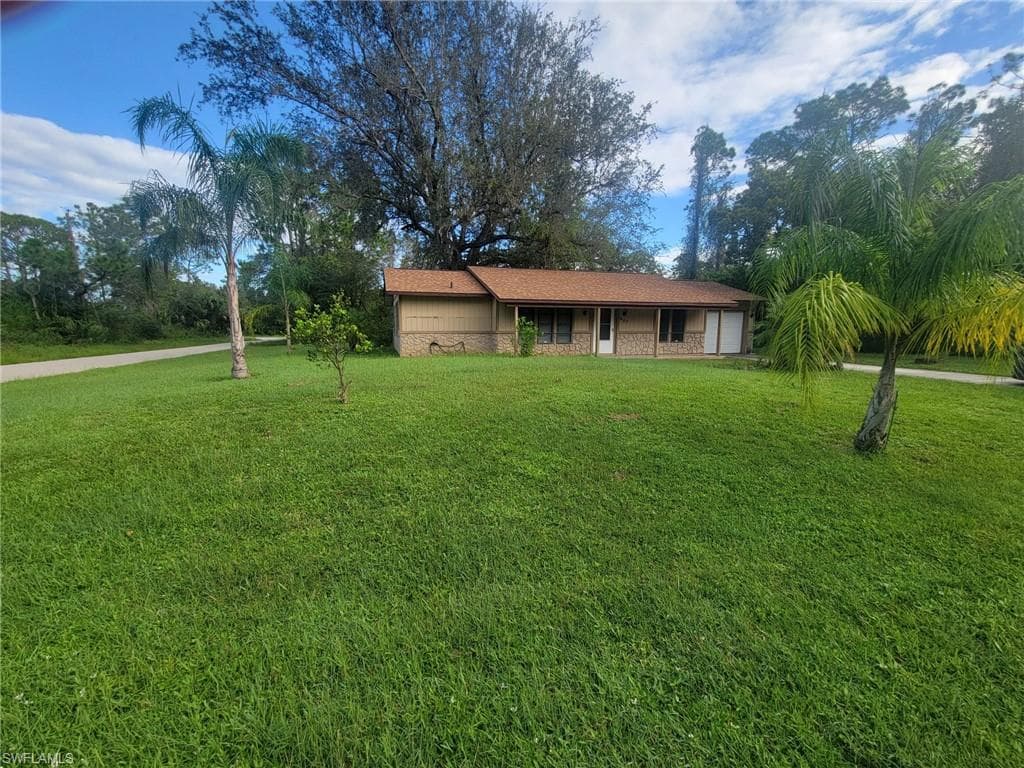 907 Avery ST LEHIGH ACRES, FL 33974