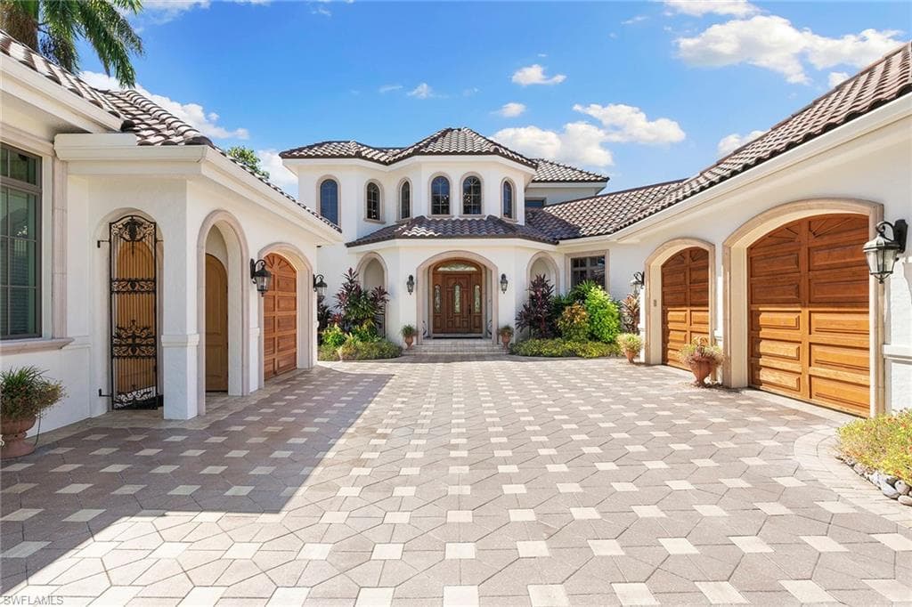 605 Palm CIR E NAPLES, FL 34102