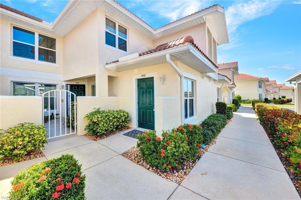 5420 Worthington LN 202 NAPLES, FL 34110