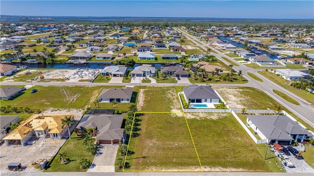 10 SW 35th AVE CAPE CORAL, FL 33991