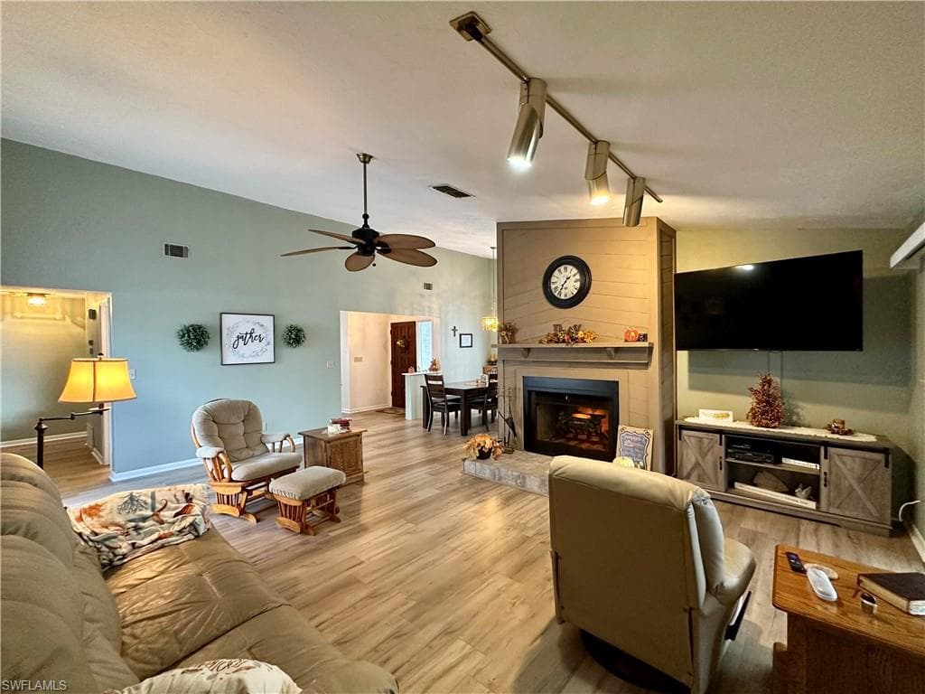 9725 Maplecrest CIR LEHIGH ACRES, FL 33936