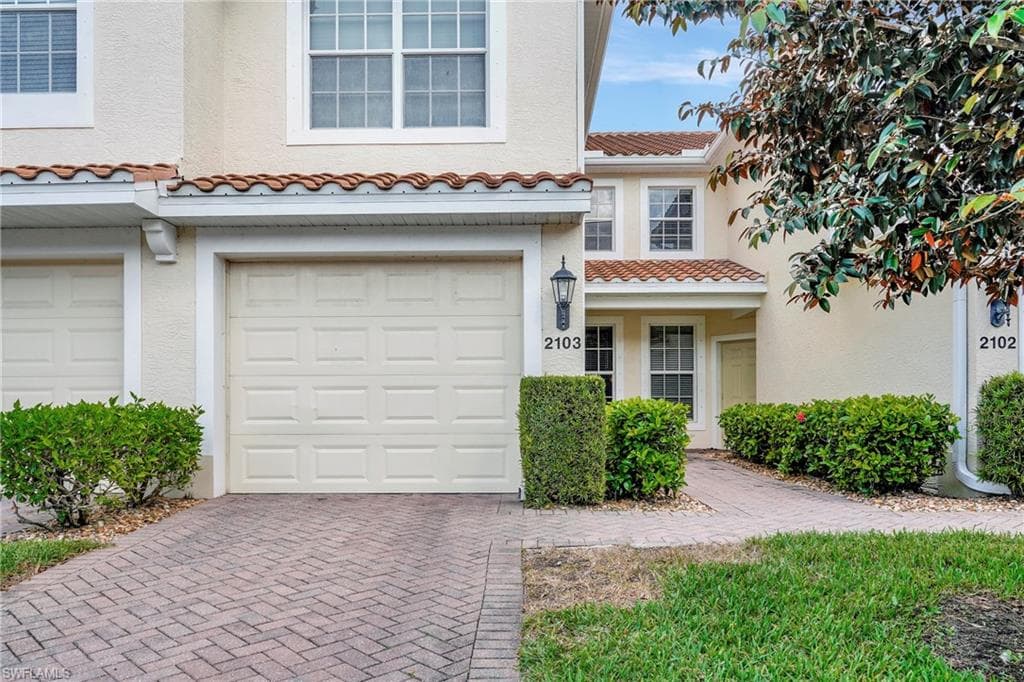 1330 Henley ST 2103 NAPLES, FL 34105