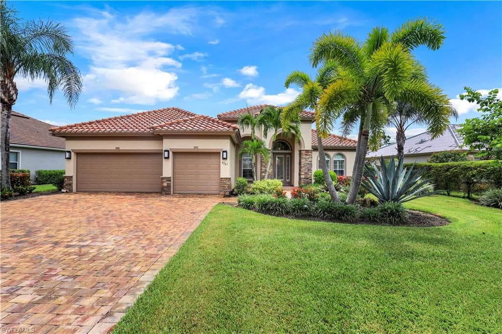 9765 Nickel Ridge CIR NAPLES, FL 34120