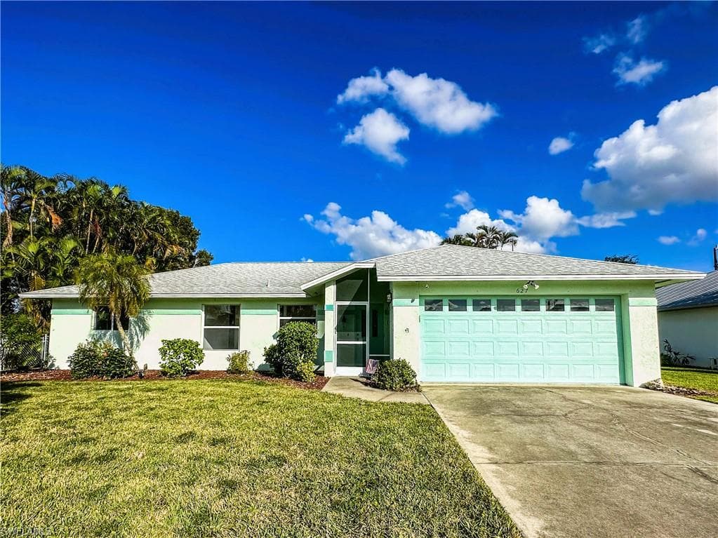 627 SE 11th PL CAPE CORAL, FL 33990