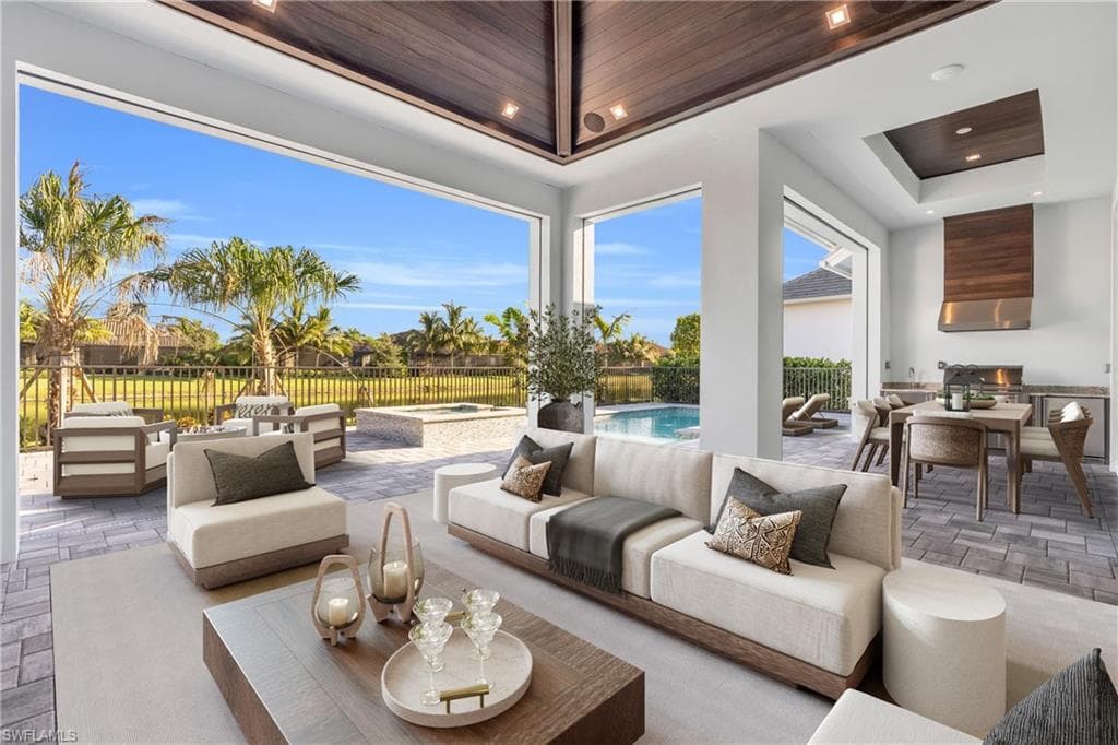 3295 Kumamoto LN NAPLES, FL 34114