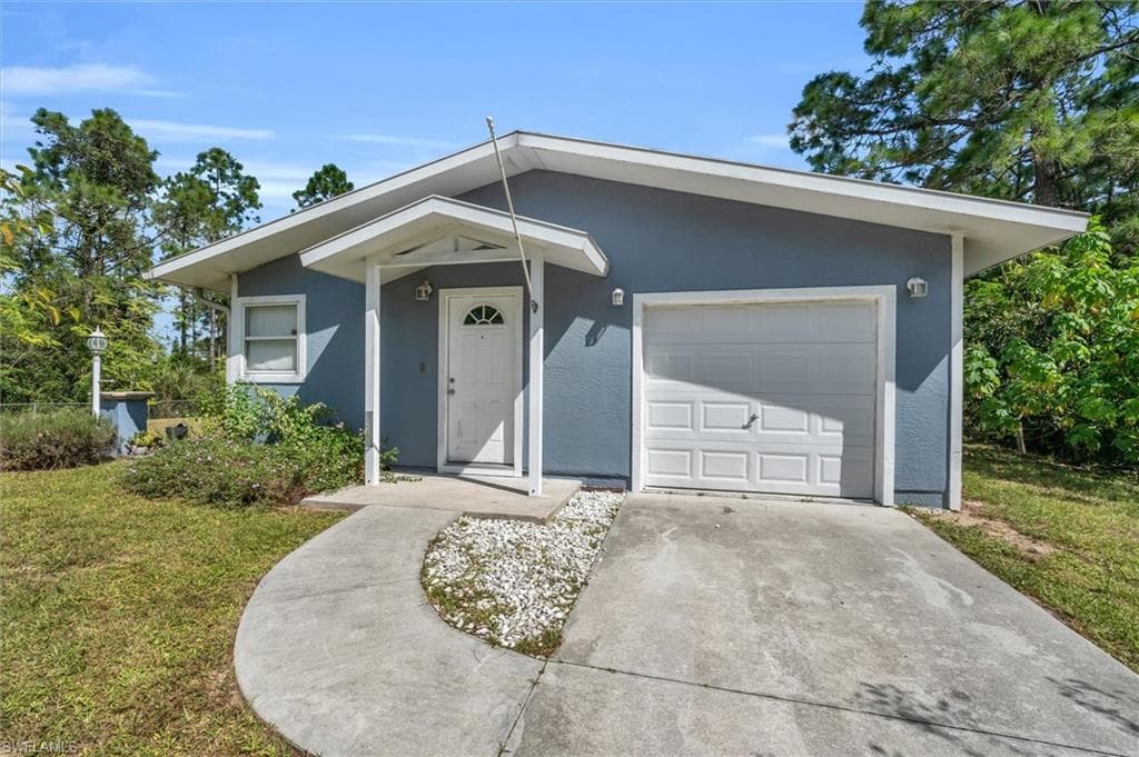 918 Clayton AVE LEHIGH ACRES, FL 33972