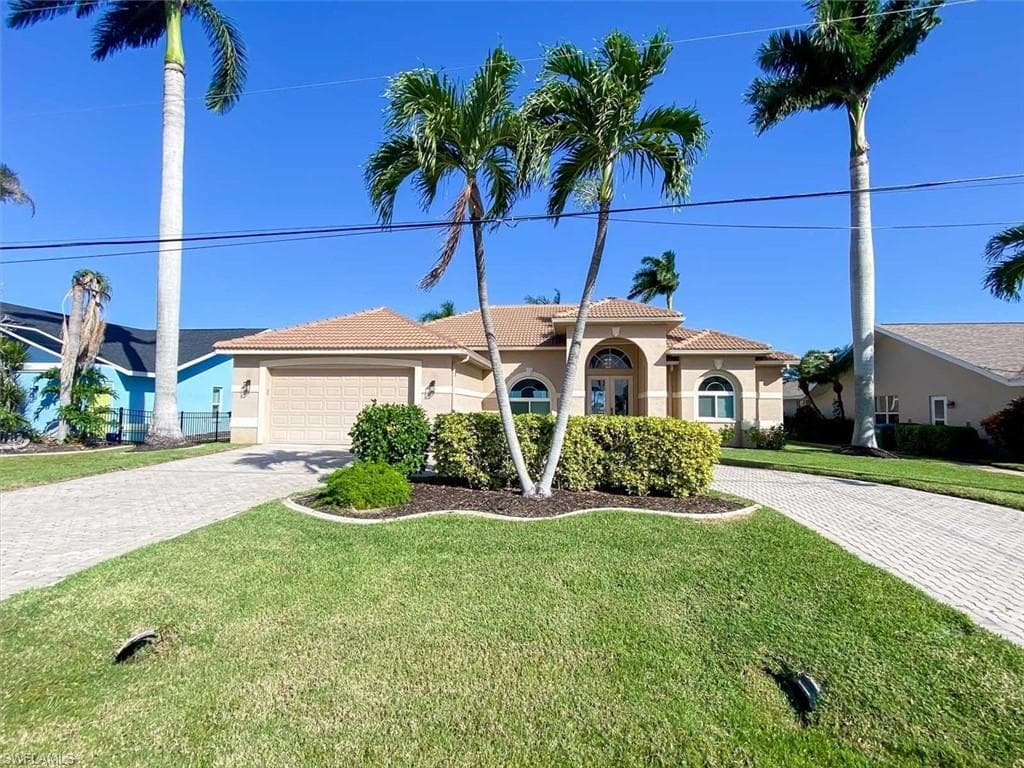 715 SW 53rd TER CAPE CORAL, FL 33914