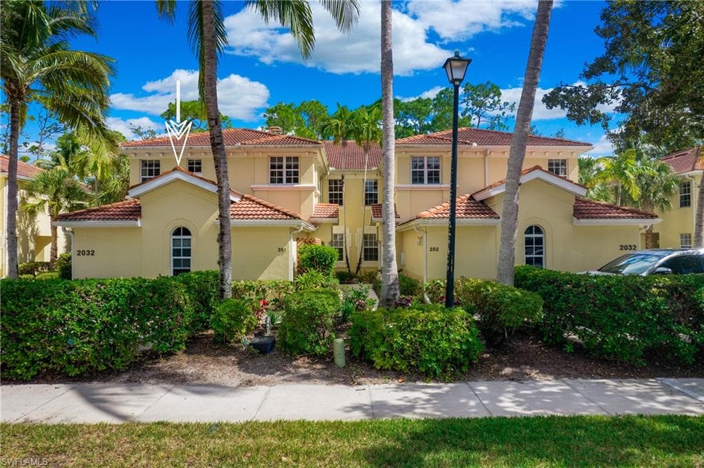 2032 Tarpon Bay DR N 201 NAPLES, FL 34119