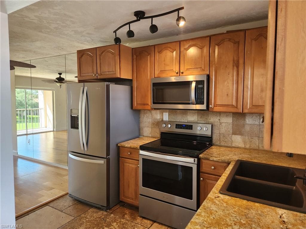 190 Turtle Lake CT 303 NAPLES, FL 34105