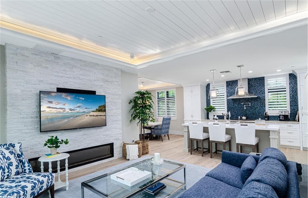 930 9th ST S 930 NAPLES, FL 34102