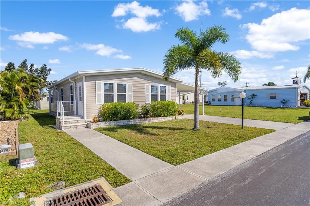102 Sunset CIR NORTH FORT MYERS, FL 33903