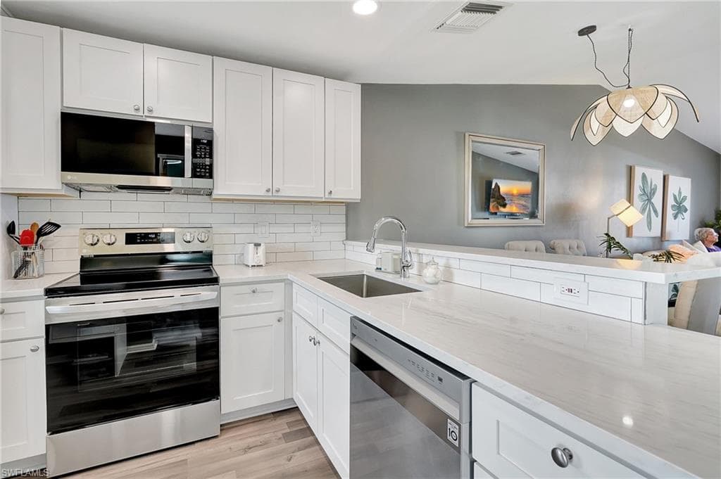 691 Elkcam CIR 423 MARCO ISLAND, FL 34145