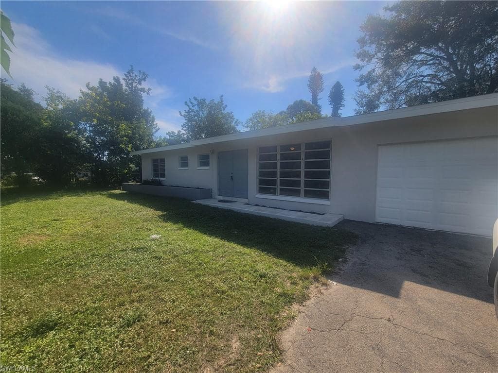 121 Oregon RD N LEHIGH ACRES, FL 33936