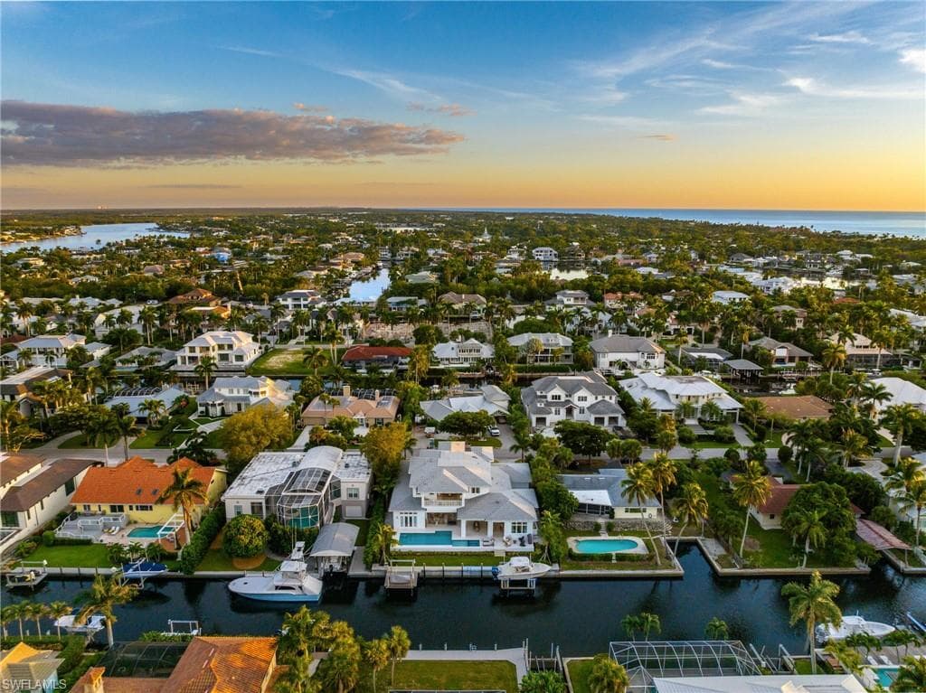 525 16th AVE S NAPLES, FL 34102