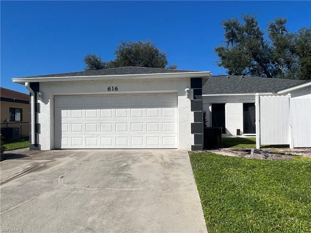 616 SE 13th CT CAPE CORAL, FL 33990