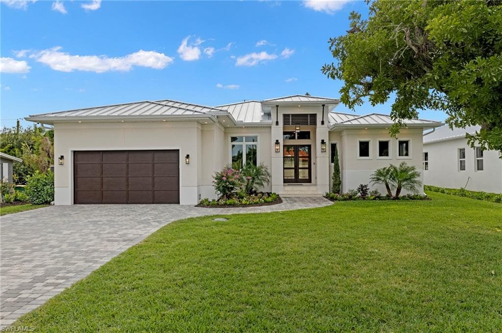 844 101st AVE N NAPLES, FL 34108
