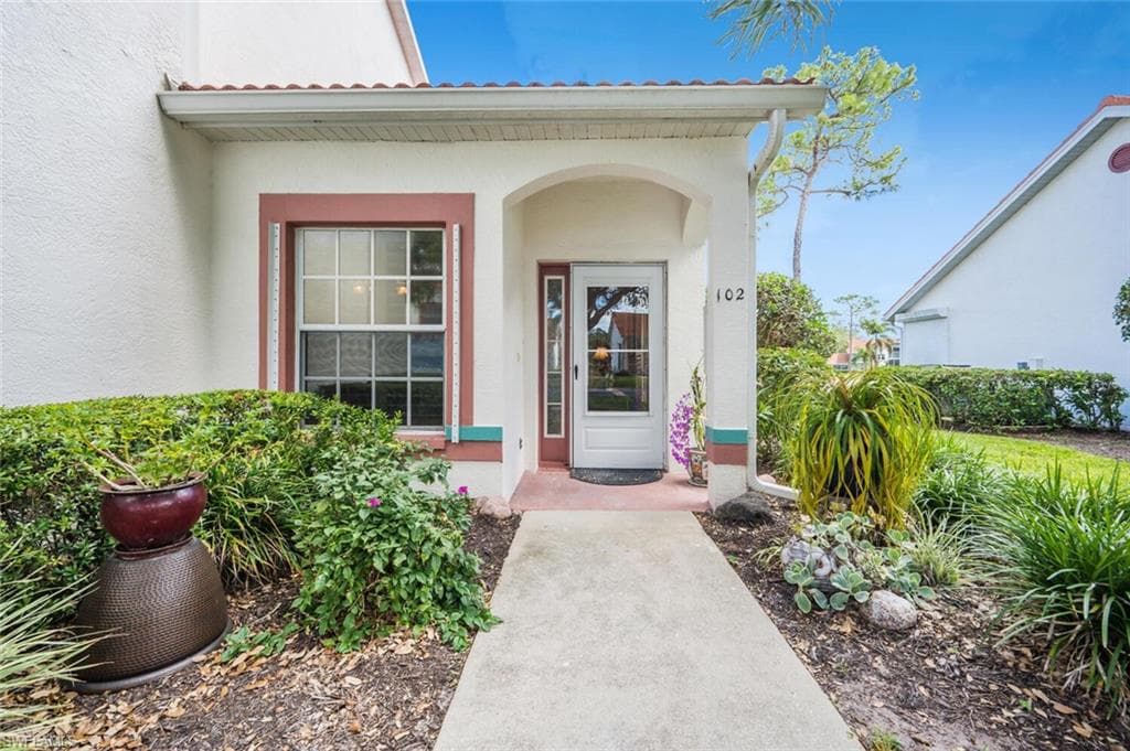 636 Windsor SQ 102 NAPLES, FL 34104