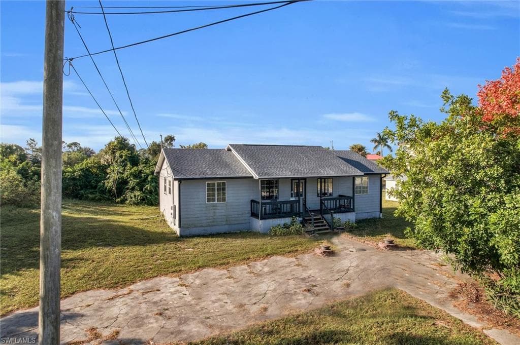 3907 20th ST SW LEHIGH ACRES, FL 33976