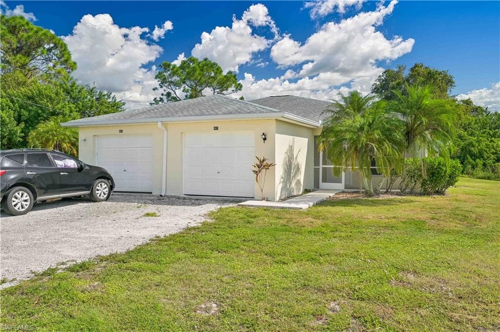 465-467 Lillon AVE S LEHIGH ACRES, FL 33974