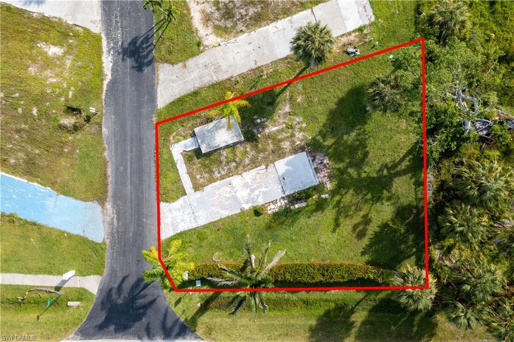 125 Ash LN FORT MYERS, FL 33908