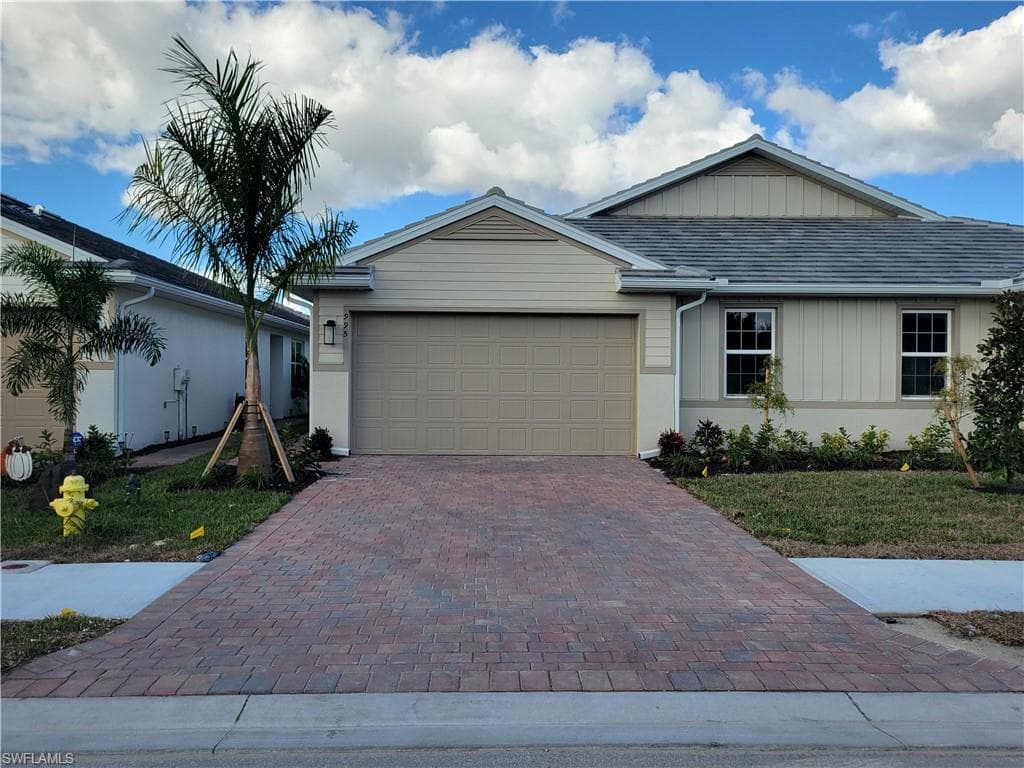 995 Enbrook LOOP NAPLES, FL 34114