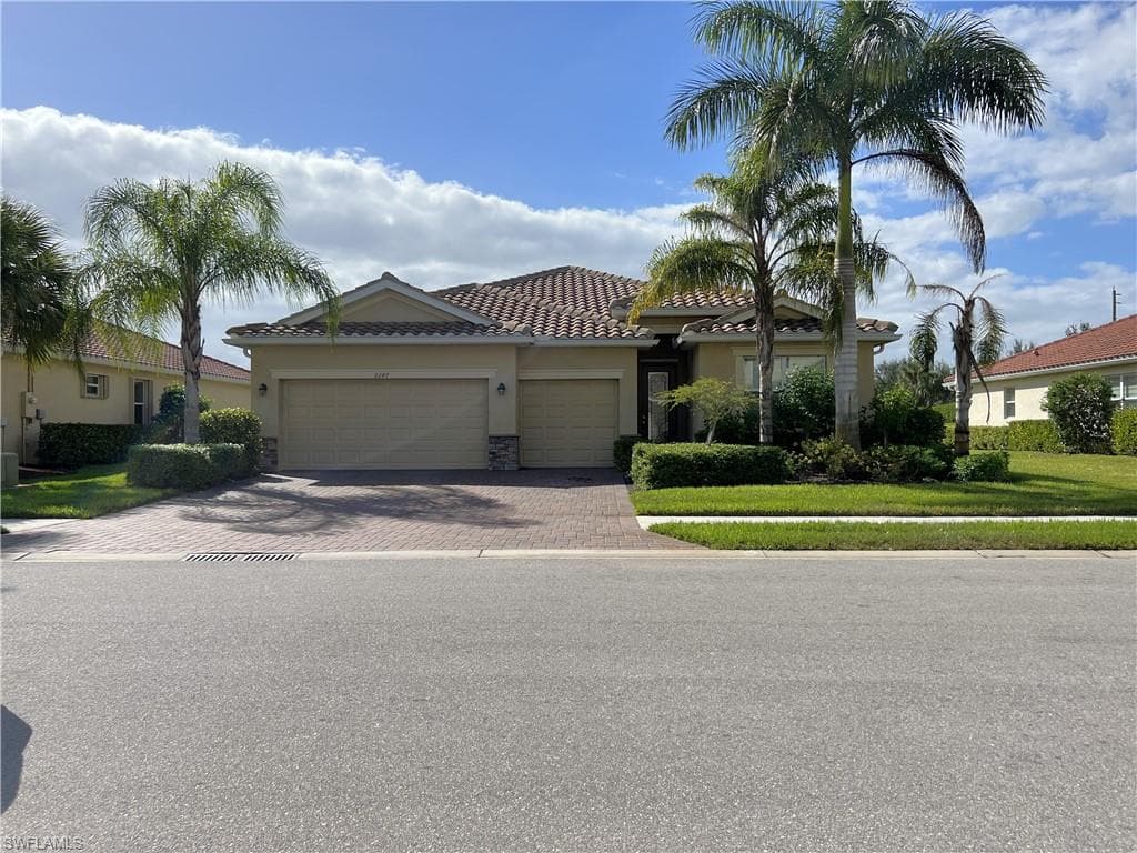 2247 Vermont LN NAPLES, FL 34120